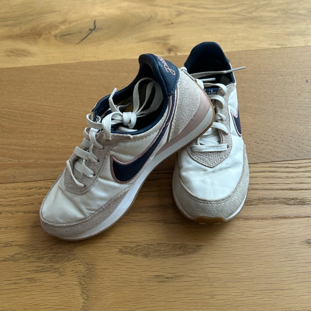 Nike Girls Waffle Trainer 2 -  White, Rose Pink Blush, Navy Sneakers Shoes 11.5C